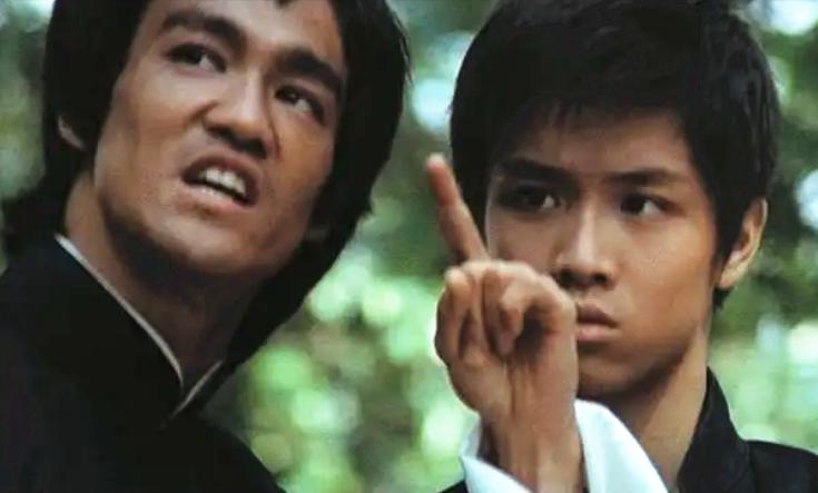 林正英的大师兄的照片,林正英大师兄穿的是紫袍么