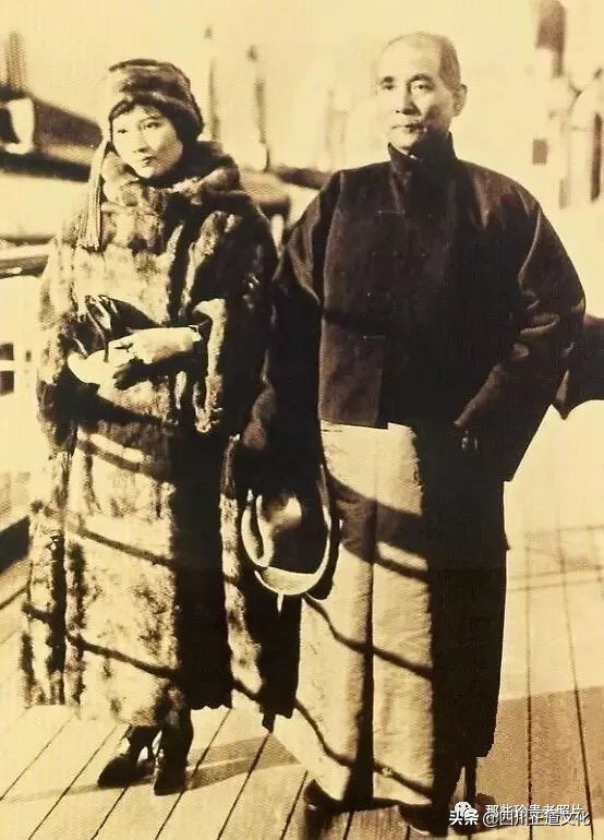 老照片纪念宋庆龄诞辰129周年