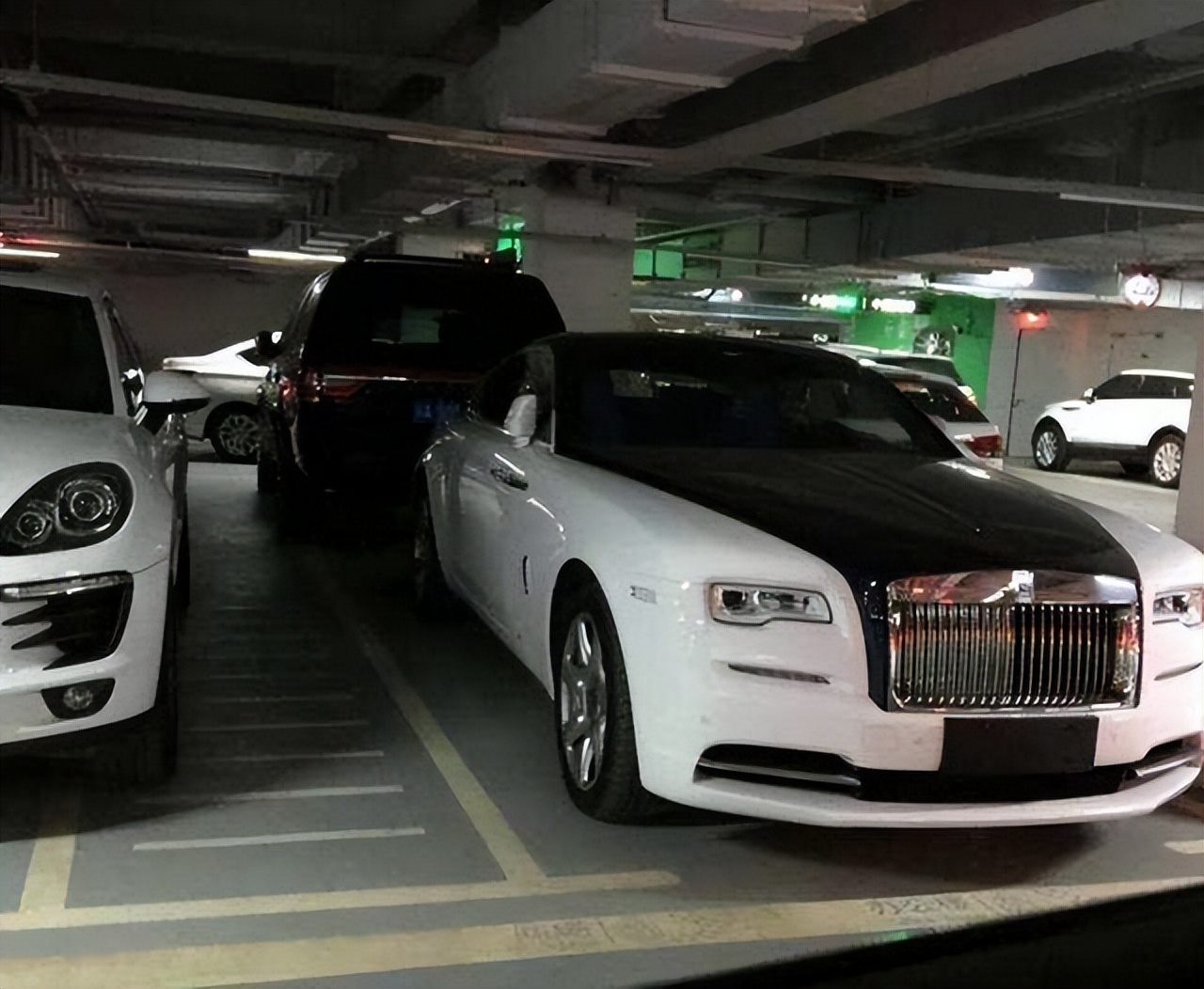 停车场落灰的豪车能开走吗,车库落灰的车可以开走吗