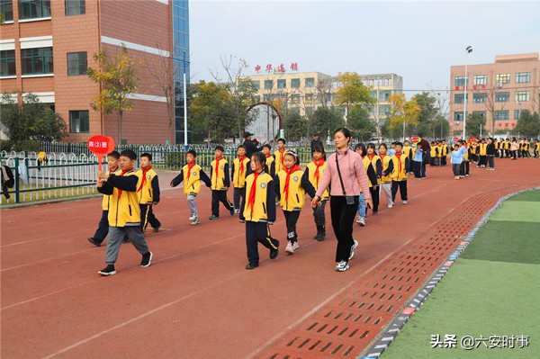 六安市今年足球比赛小学,六安解放路第二小学足球比赛