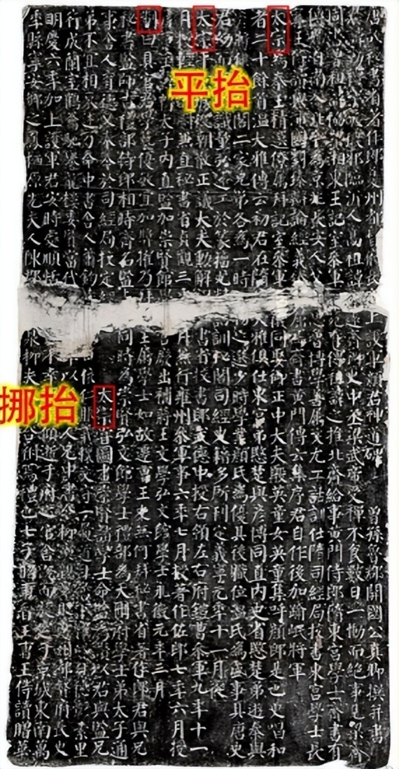 此致敬礼写左边还是右边,此致敬礼跟落款在同一行么