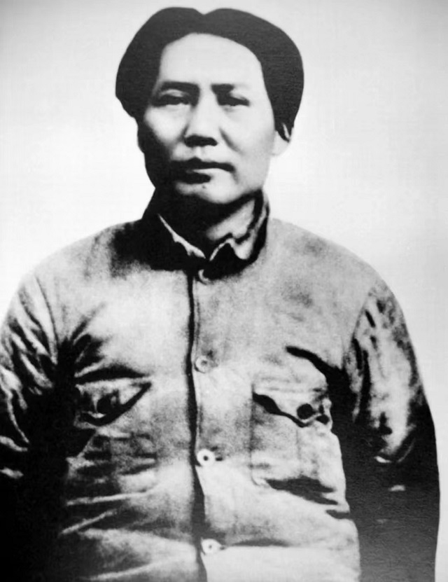 见*先念李**抽雪茄，毛主席看了半天：你有这么好的烟，怎么不告诉我