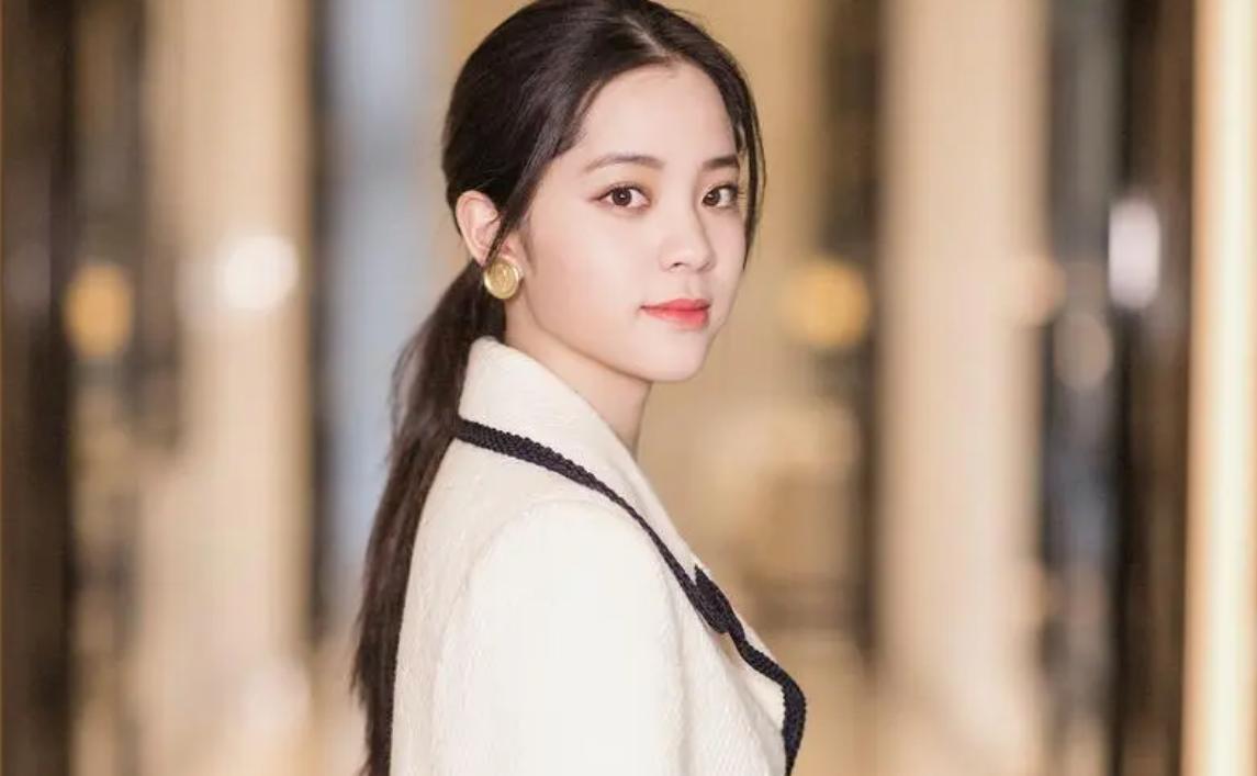 娱乐圈塌鼻子宽鼻翼好看的女明星,塌鼻子也能美出圈