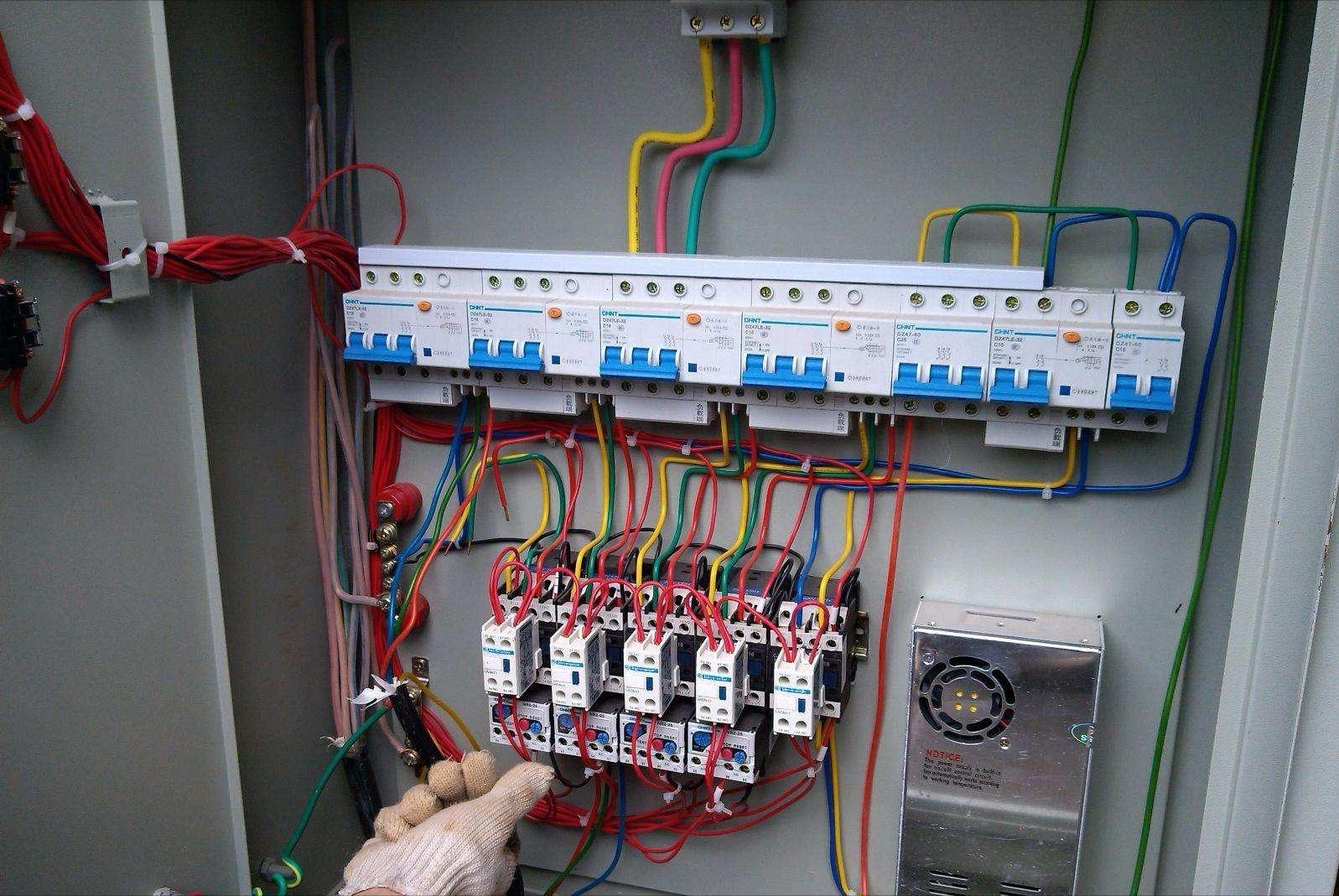 干电工拿死工资还是自己做烧烤好,干电工危险吗