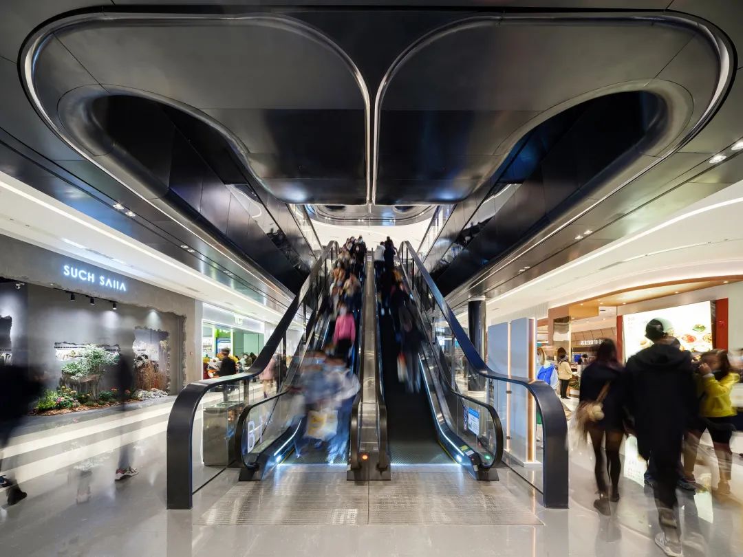 上海久光中心是商场吗 (上海久光中心大牌)