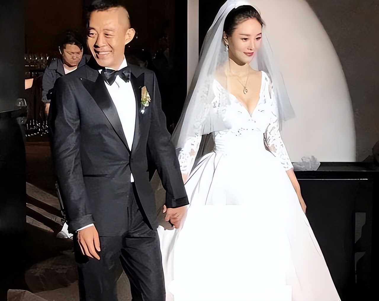 侯勇沈蓉王瑞潘雨辰,侯勇与沈蓉哪年离婚的
