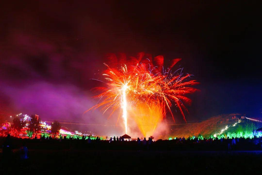 比年味谁更浓？谁能比得过花灯锦簇的栖云！