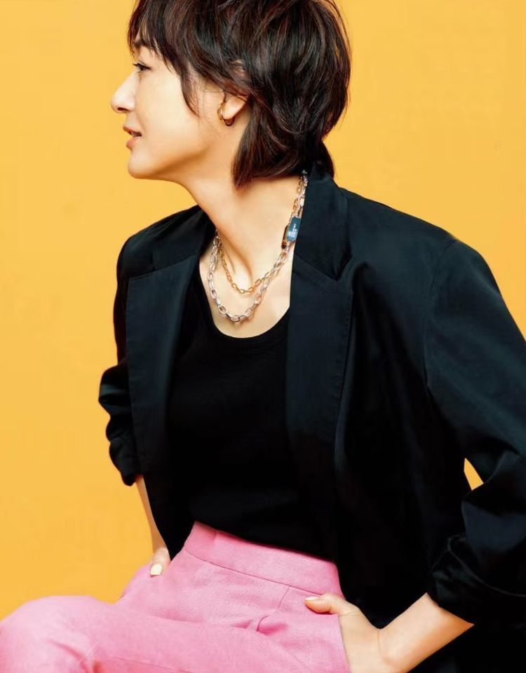 2020年女生最流行中长发气垫烫,今年流行烫什么小卷烫