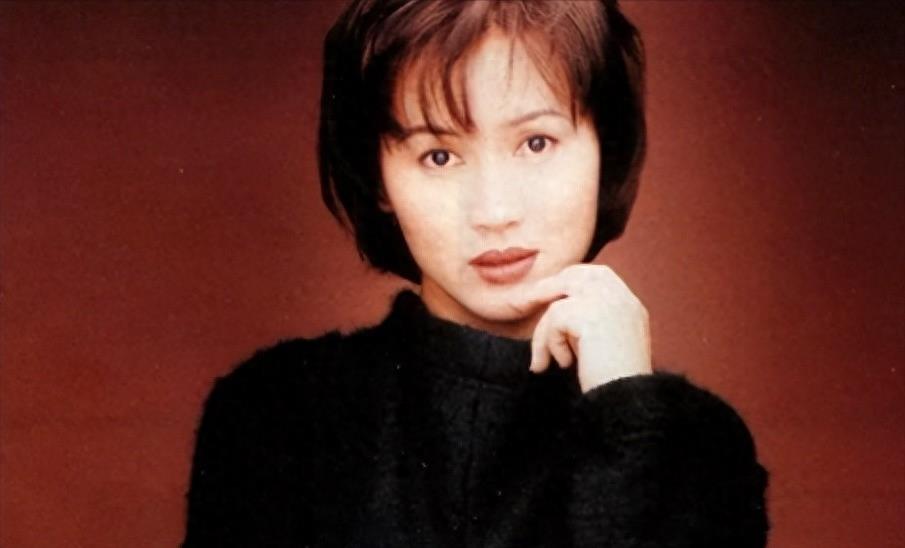 从荧幕走到现实生活,从荧屏到银幕