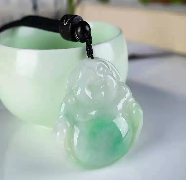 什么是翡翠的荧光,什么是翡翠的纹裂