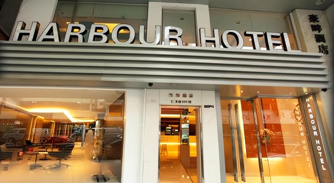 真实故事:辍学少女约陌生人拍私照,结果惨不忍睹!