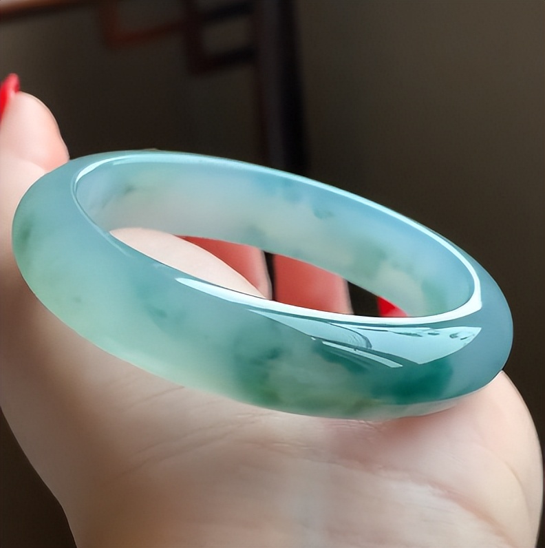 手镯不容易变形买哪种的好点,手镯买的太小戴不进去怎么办