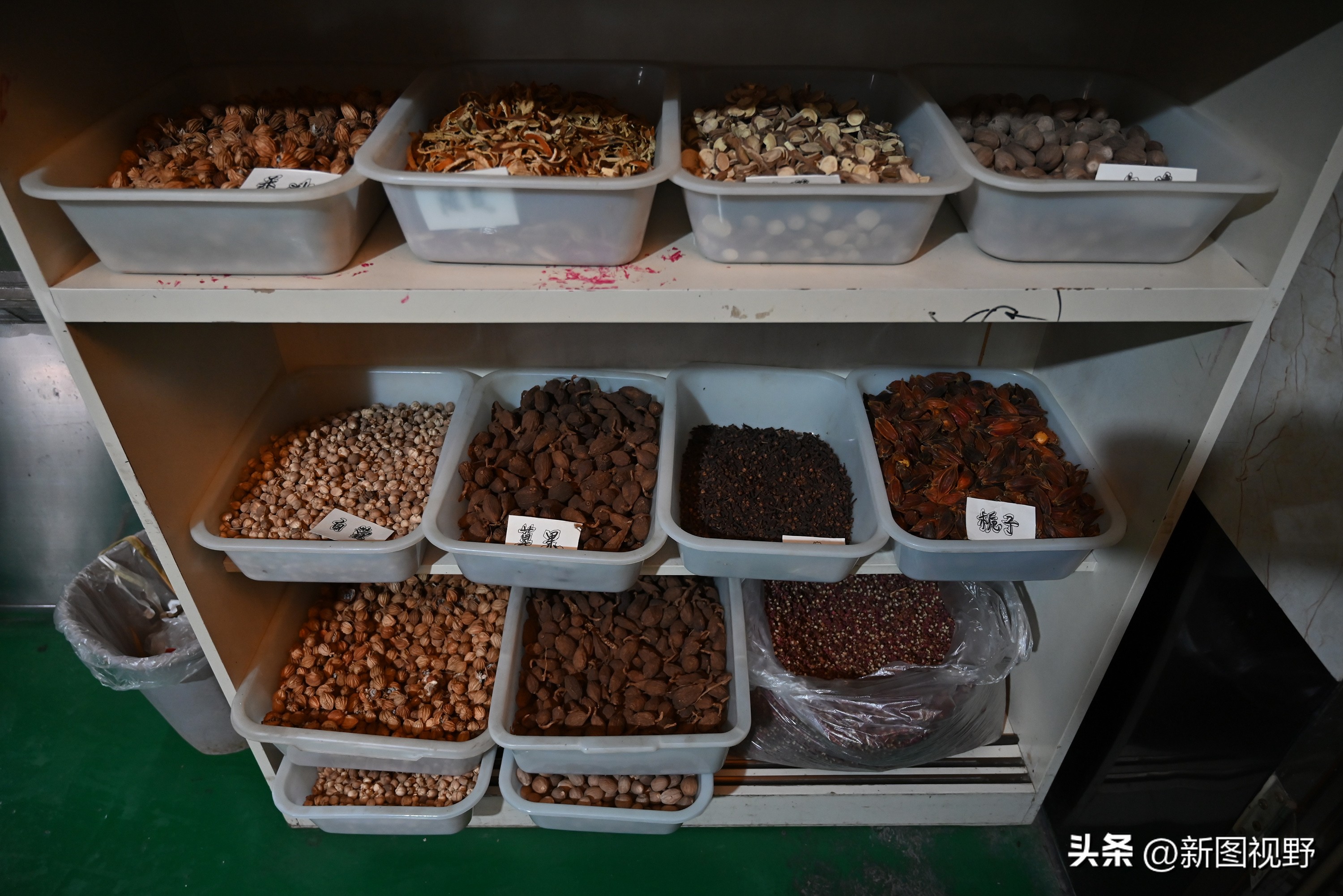 农村夫妻秘制“下酒菜”，4个月卖掉5000多个猪头，进账100多万元