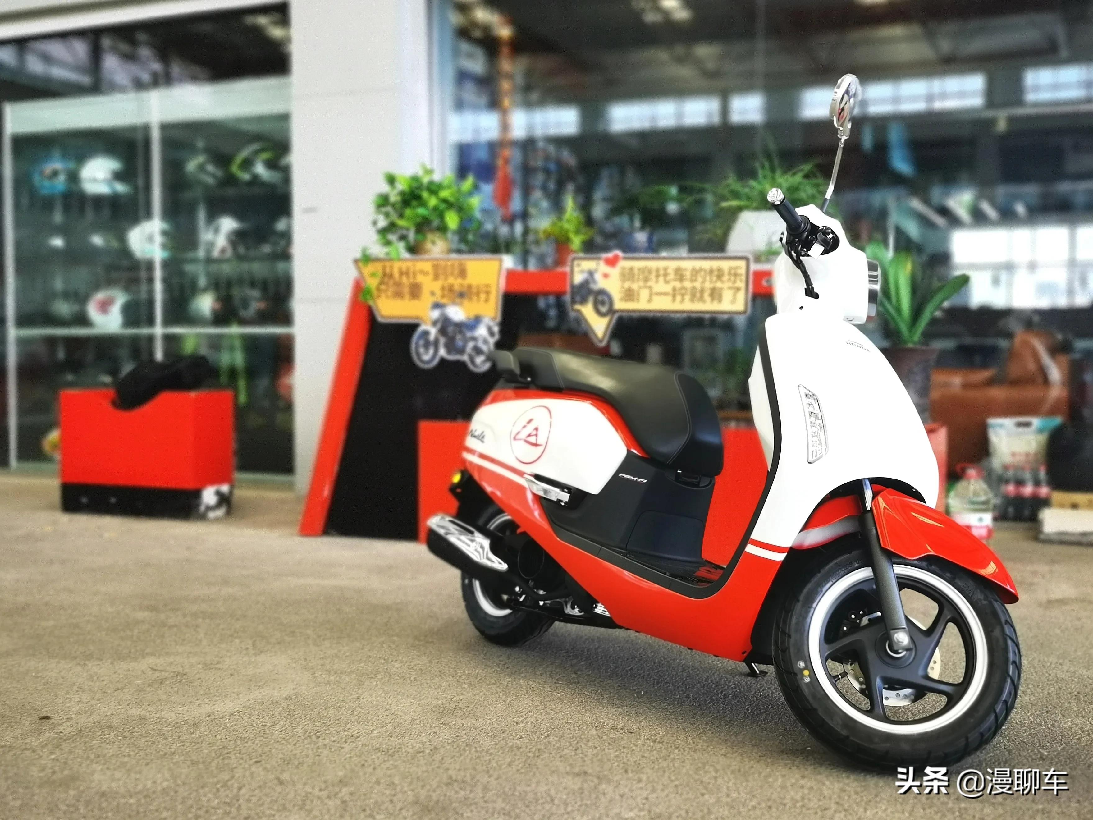 本田复古踏板ns125la介绍,新大洲本田复古踏板ns125落地价