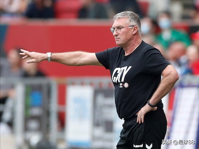 英冠布雷斯顿对莱斯特城首发,英冠布城vs卢顿比分预测