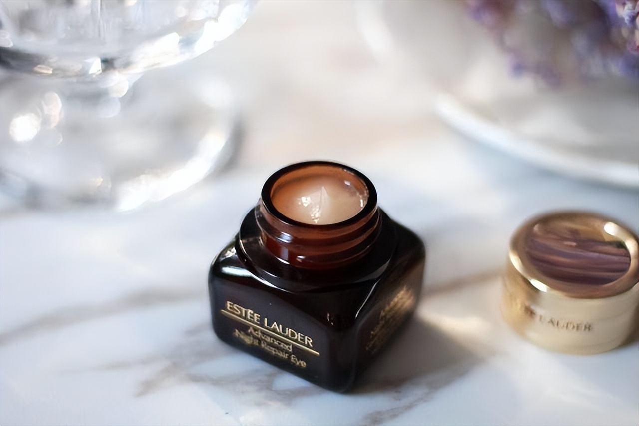 眼周缺水适合什么眼霜,肌肤缺水眼霜