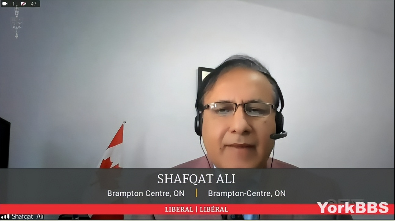 糗大了！加拿大国会议员居然在议院视频会时直播上厕所