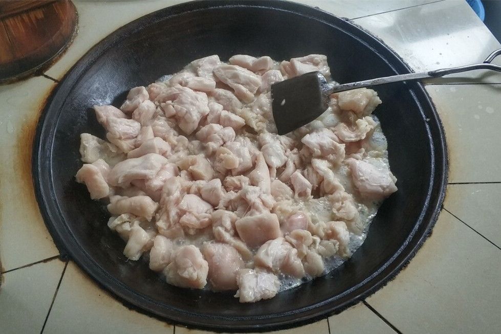 炒菜的食用油哪种最好 (炒菜的食用油用什么油最好)