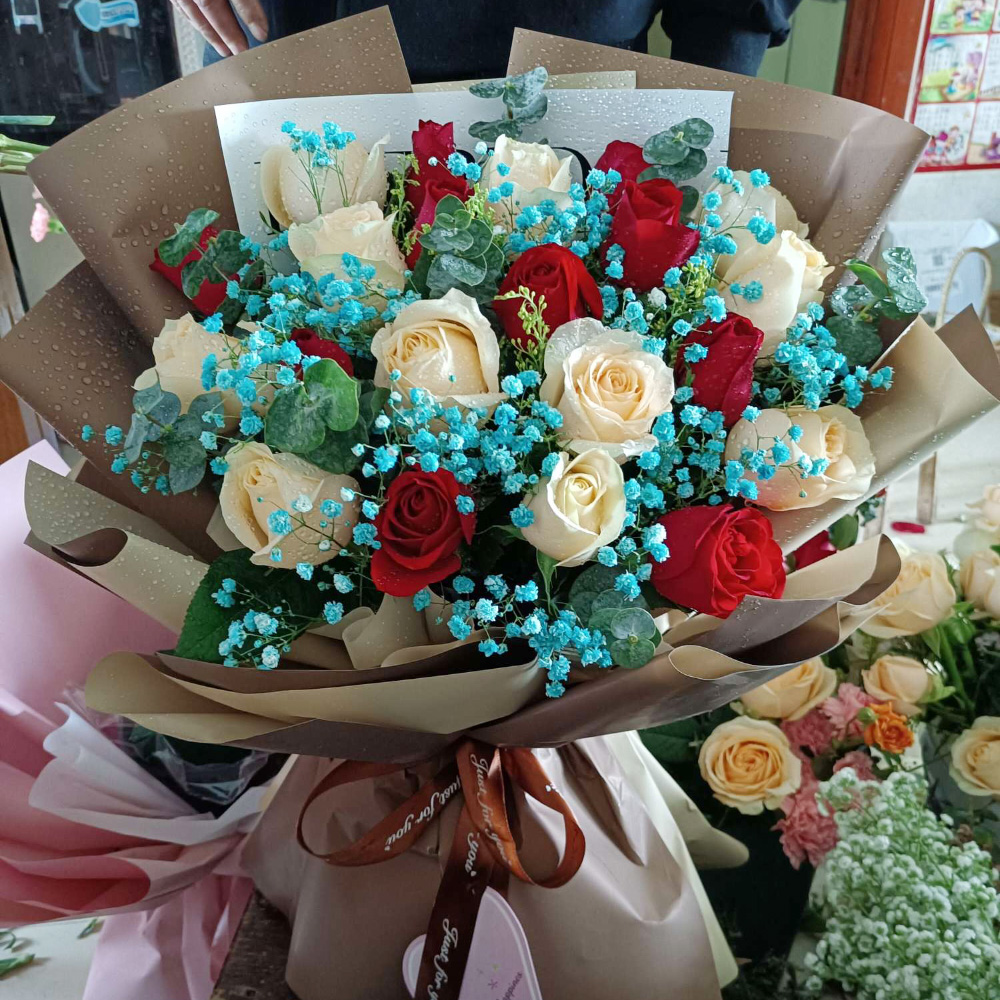 赞美正在盛开的鲜花诗句,与鲜花有关的唯美诗句