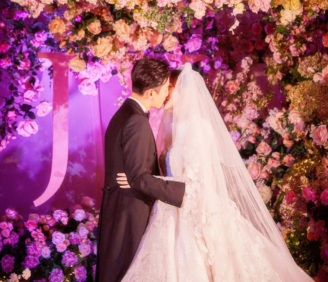 民政局回应男子办离婚时打老婆，出手又狠又重，离了再算帐