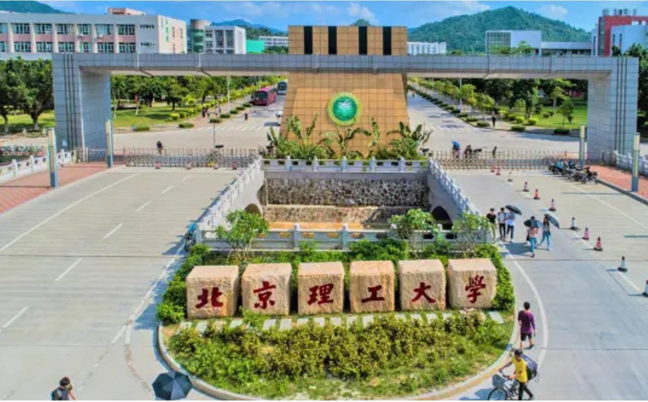 2020年，上海警方在*迁拆**区发现流浪汉，一个有故事的北理高材生