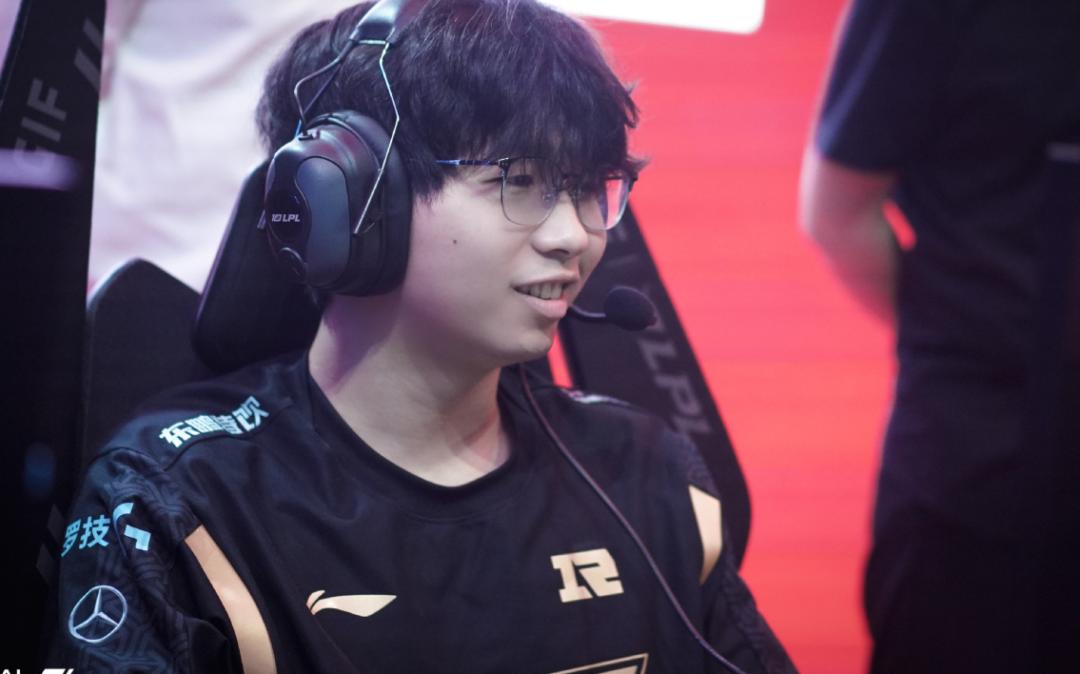 RNG发微博为自家AD维权，当事人硬刚：V我50我就删！