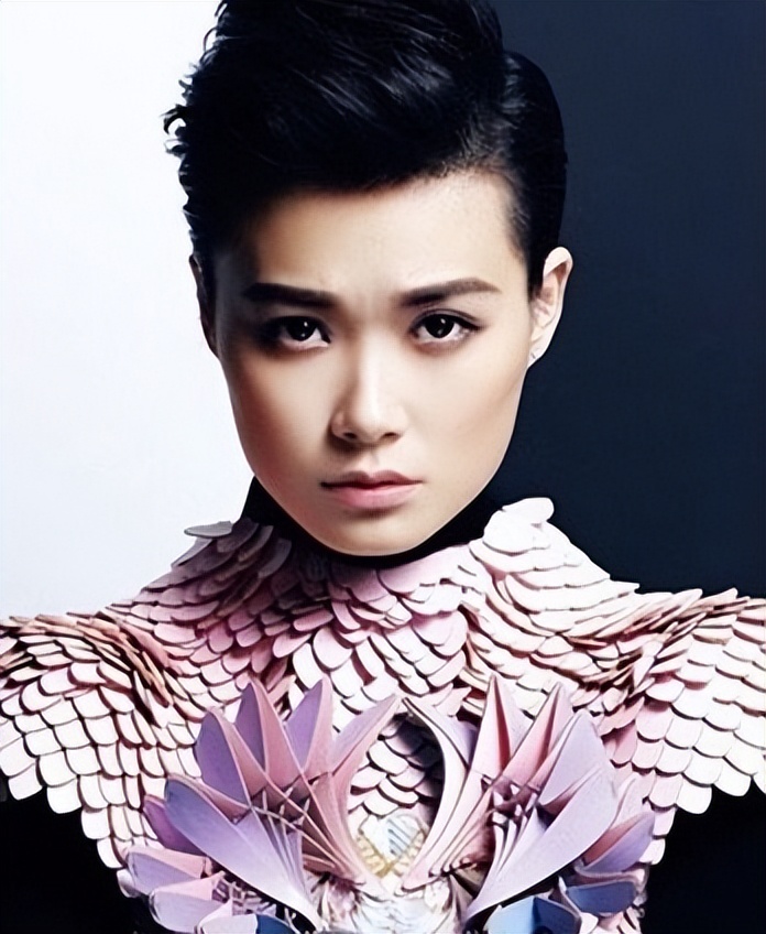 男生梨形脸适合的发型修饰下颚线,直男眼中什么发型最好看