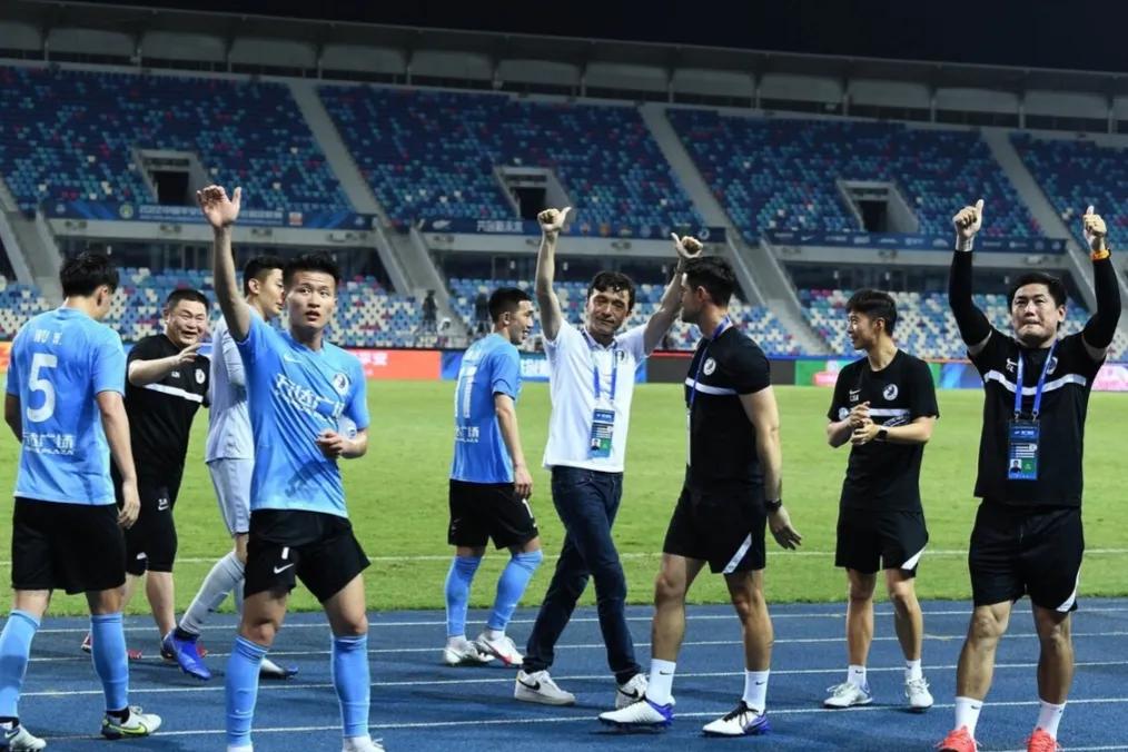 扬科维奇中国足球精神,扬科维奇执教大连人