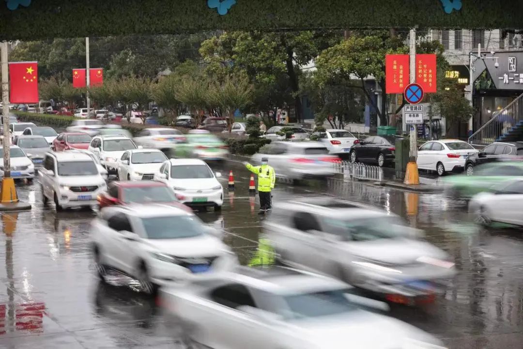 守护平安稳定我们在行动,国庆中秋长假全市治安稳定