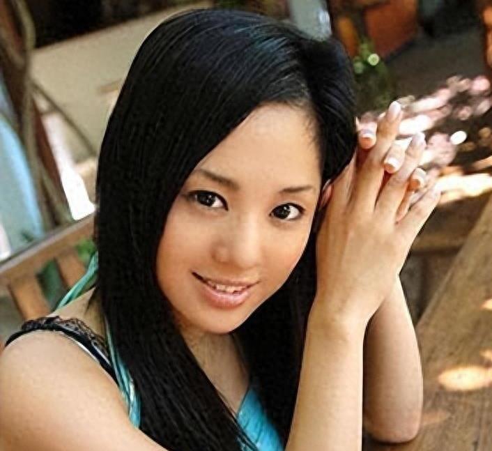 39岁苍井空近况曝光,微博发文“69”惹争议,视频下满屏污言秽语