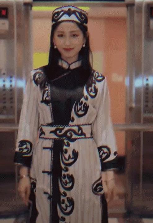 90后湖北姑娘拍56个民族服饰抖音,95后女孩耗时247天拍摄56民族服饰