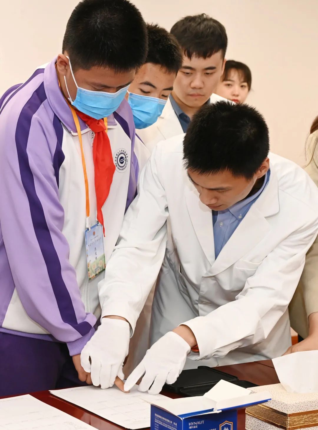 沉浸式体验法院零距离生动普法,零距离接触沉浸式体验