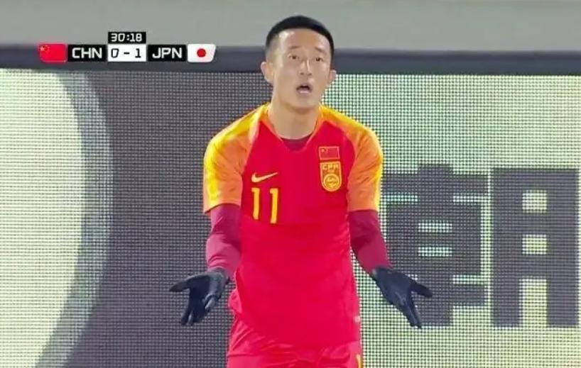 美女记者采访国足失利后的视频,国足采访名场面女记者被踢