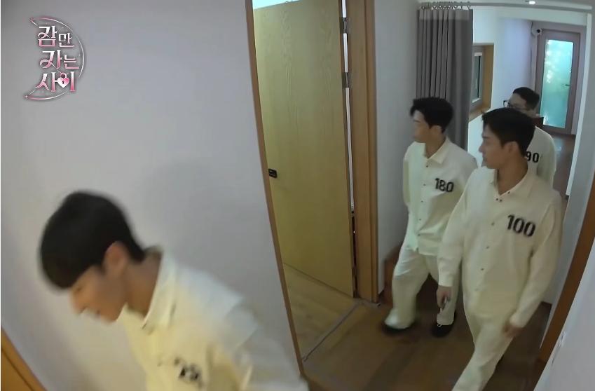 先亲亲后恋爱的韩综 (前一段很火的恋爱韩综)