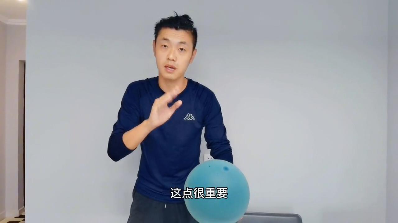 守门员十大最不可思议的扑救方式,守门员接半高球手型