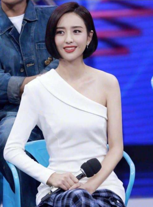 佟丽娅:父亲让她卑微,婚后容忍老公出轨,离婚后勇敢做自己