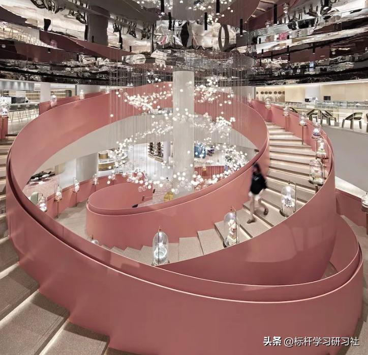 中国最“作死”网红店：砸1亿装修，却没干过路边摊