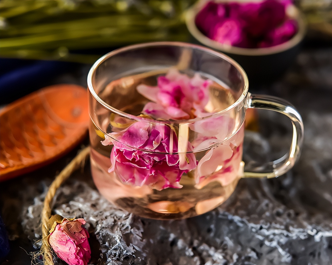 40岁的女人喝什么对皮肤好,女人气色好喝什么水