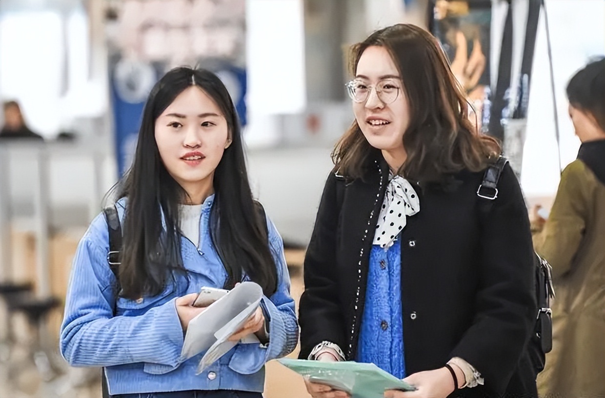 大一新生迁户口要重办身份证吗,大一新生迁户口原因