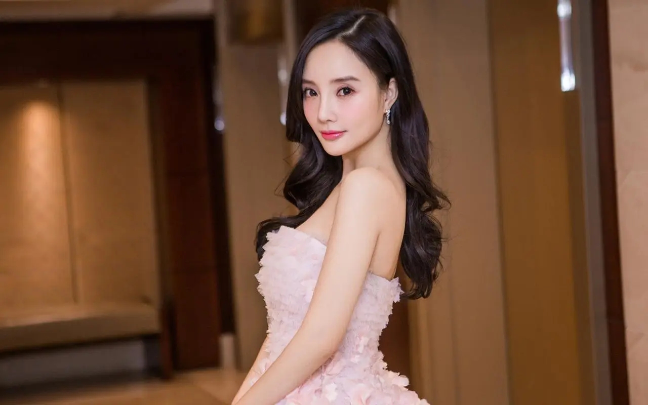 李小璐这两年经历了什么,李小璐能亲手毁掉自己的名气