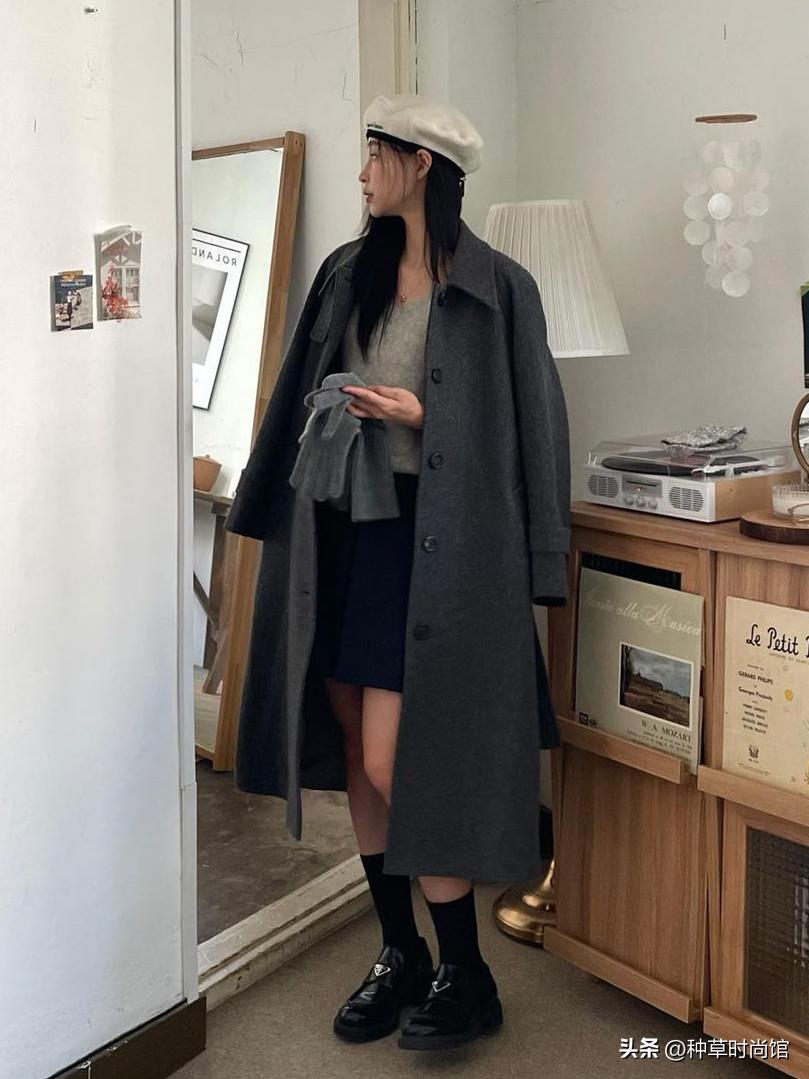 韩国小姐姐冬日穿搭,拜托冬天穿短袖