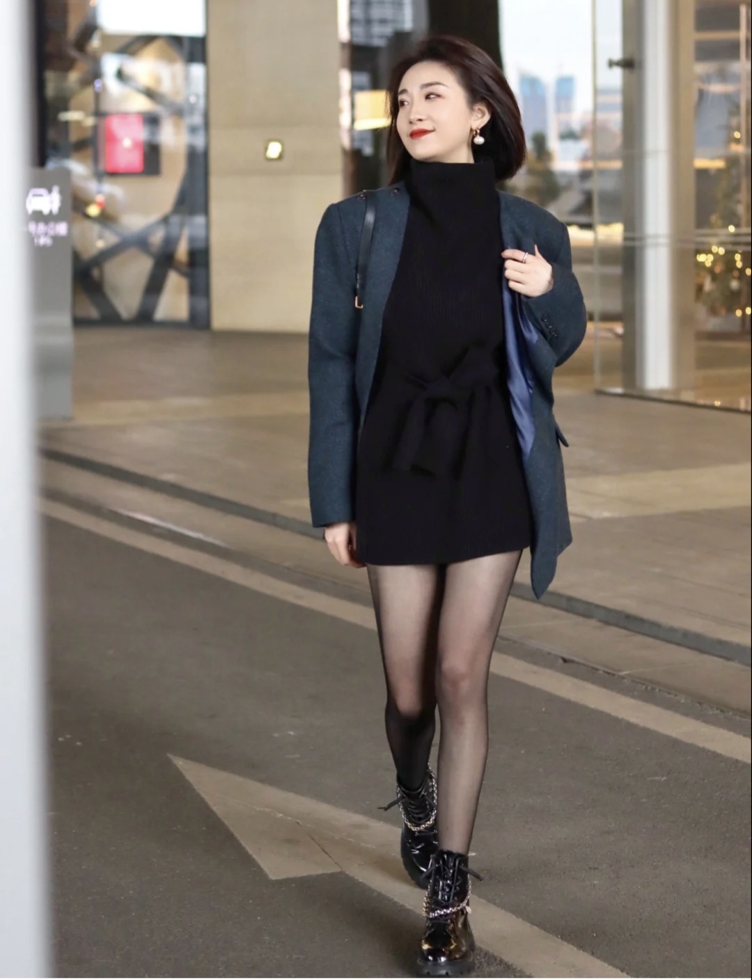 马丁靴的正确搭配图秋冬,穿长腿马丁靴配什么裤子好看