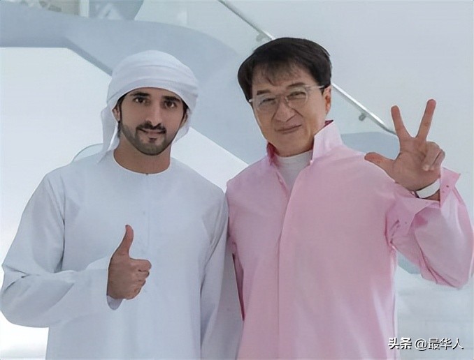 迪拜养狮子的土豪是谁,迪拜土豪养的老虎和狮子谁厉害