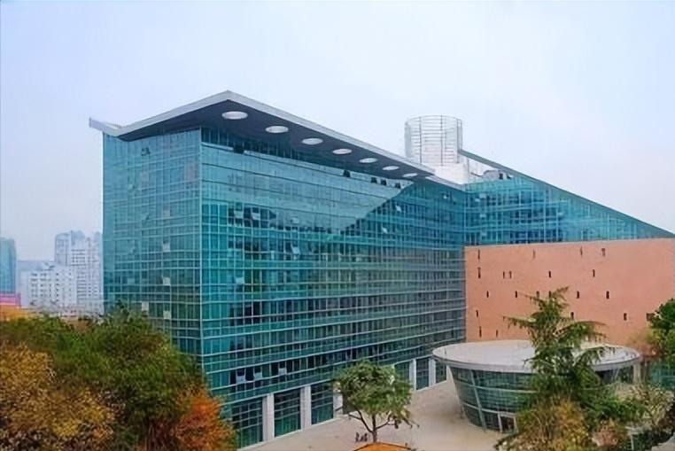 站在“金字塔尖”的师范高校，堪称“师范类985”，就是华中师范