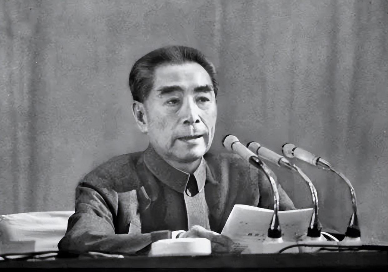 1970年周恩来侄女入伍，当面向伯父汇报，总理：你能不能脱下军装