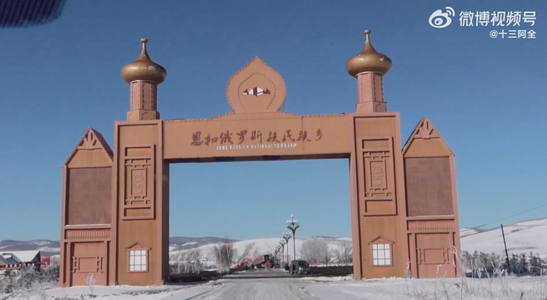 90后夫妻生4胞胎小伙卖房凑50万,90后夫妻卖500万房到内蒙古当农民