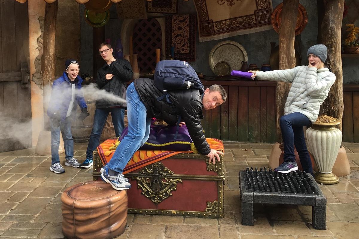 废弃迪士尼乐园吓人的照片,迪士尼乐园合拍照片