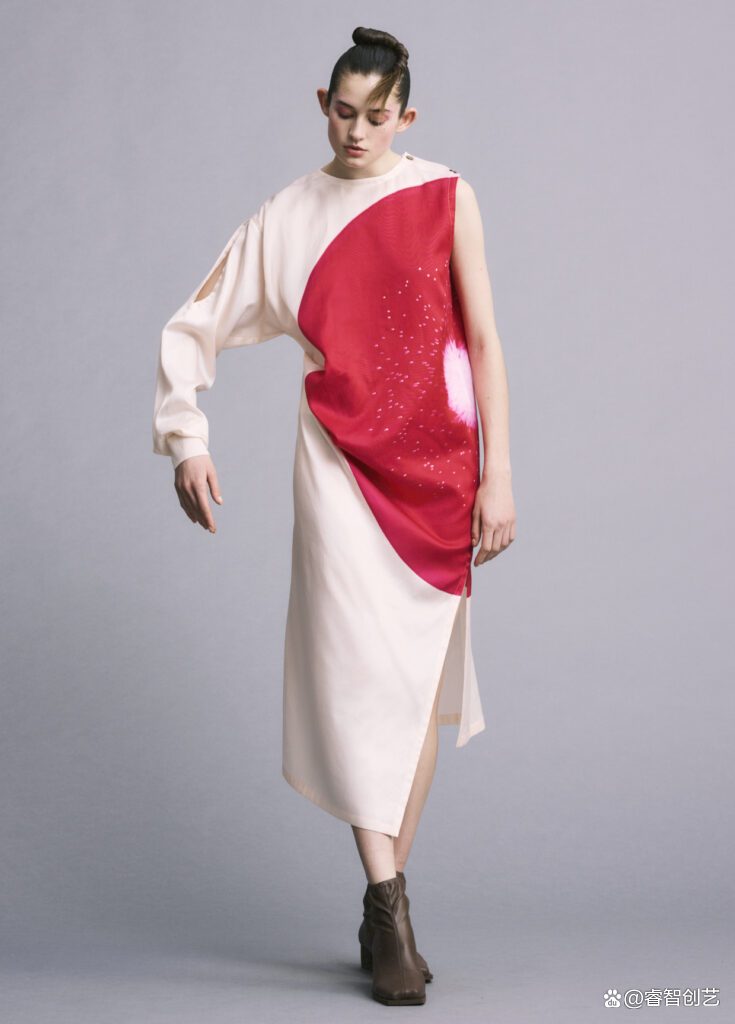 时装品牌三宅一生线上发布2022/23秋冬时装秀,展现万物灵动之姿