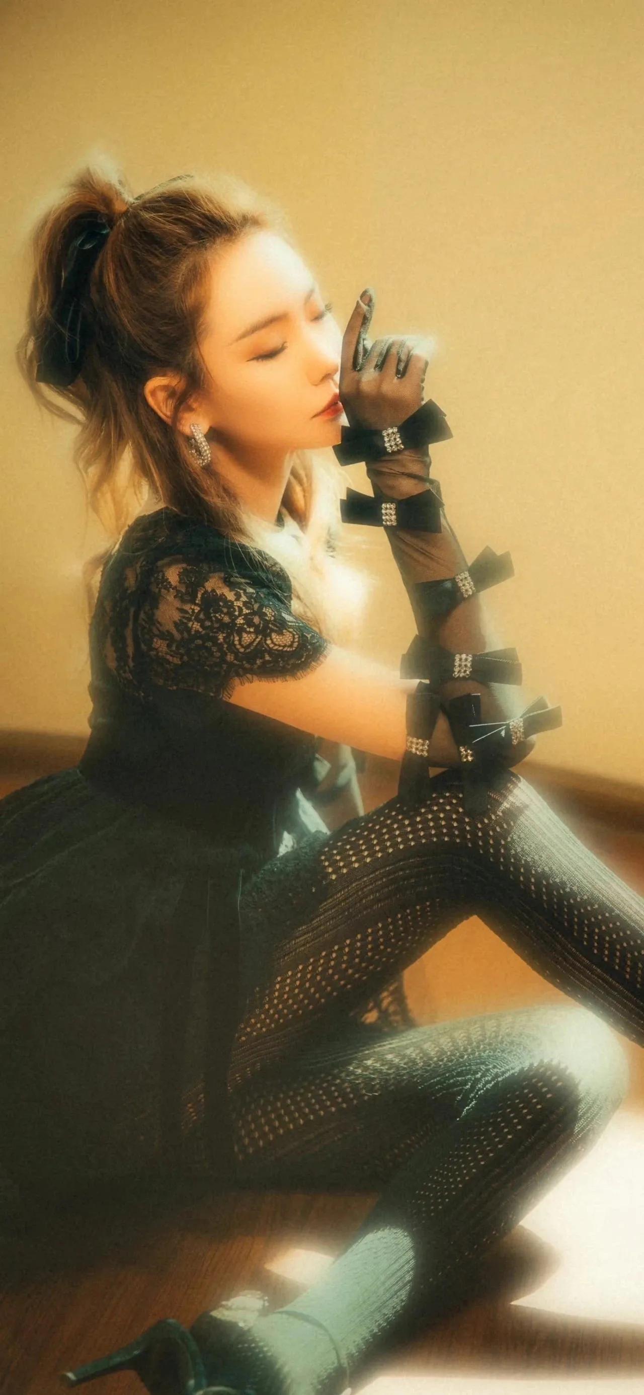 戚薇后背纹身壁纸,戚薇的壁纸图片大全