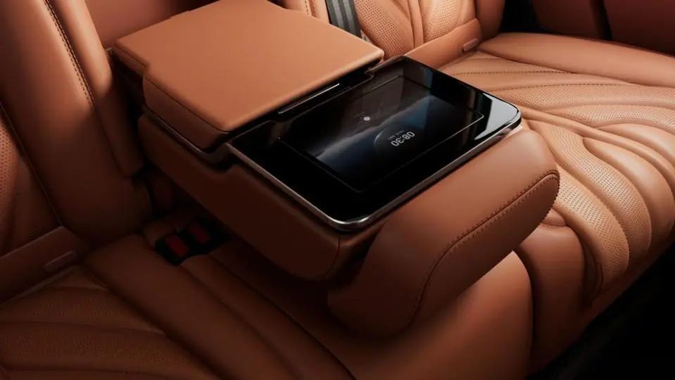 比亚迪仰望u8四月售出952辆,比亚迪高端车型仰望u8已正式投产